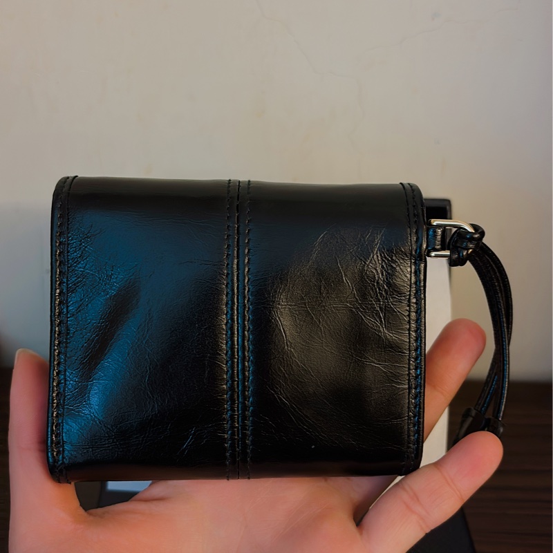 PRADA 黑色 皮革短銀包 有盒有購證-1