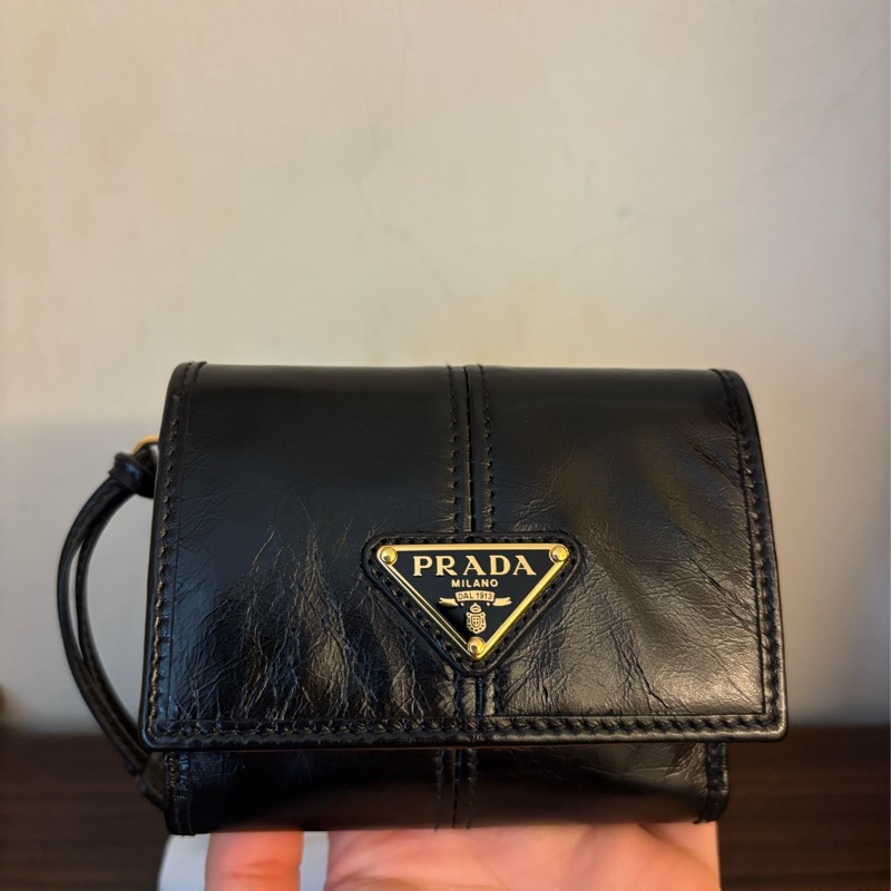 PRADA 黑色 皮革短銀包 有盒有購證-14