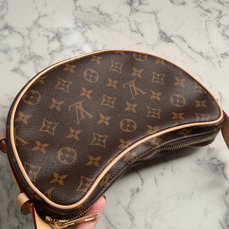 LV M46828花紋豌豆斜背包pm-27