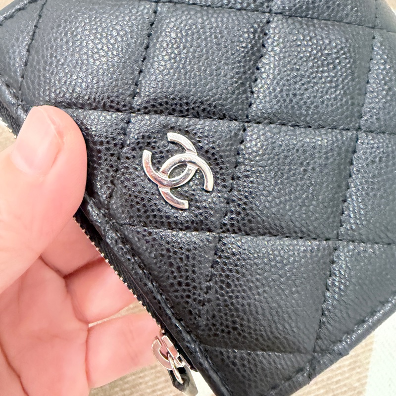 ❤️Chanel ❤️香奈兒很好用的短夾 黑銀魚子醬皮❤️-6