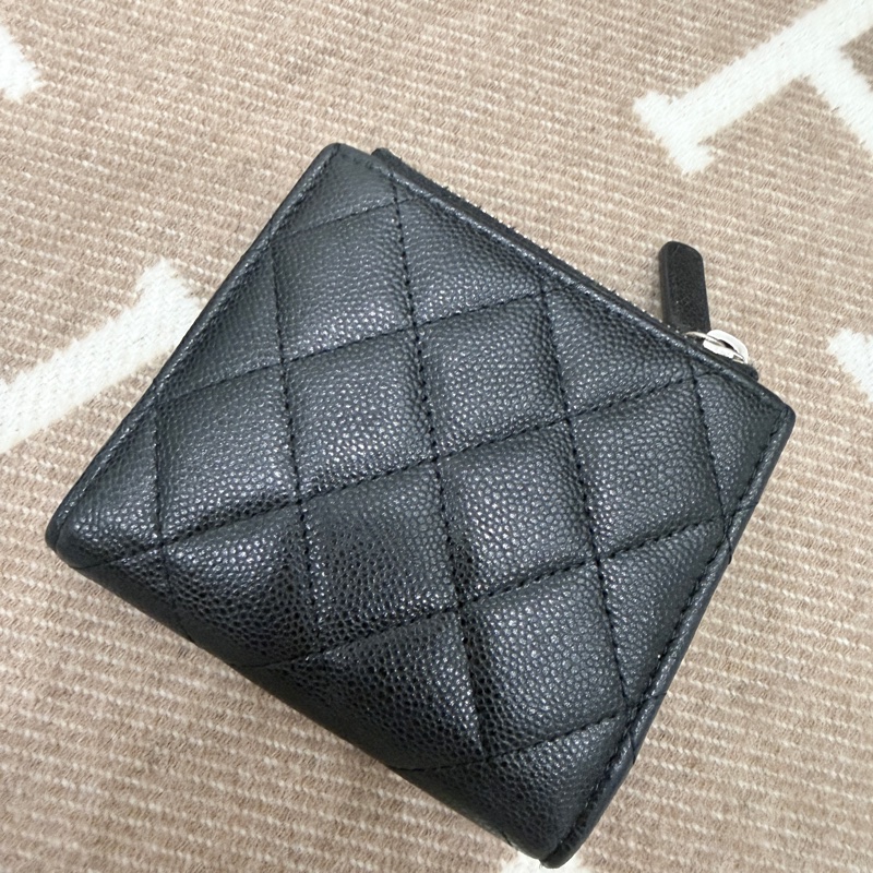 ❤️Chanel ❤️香奈兒很好用的短夾 黑銀魚子醬皮❤️-7