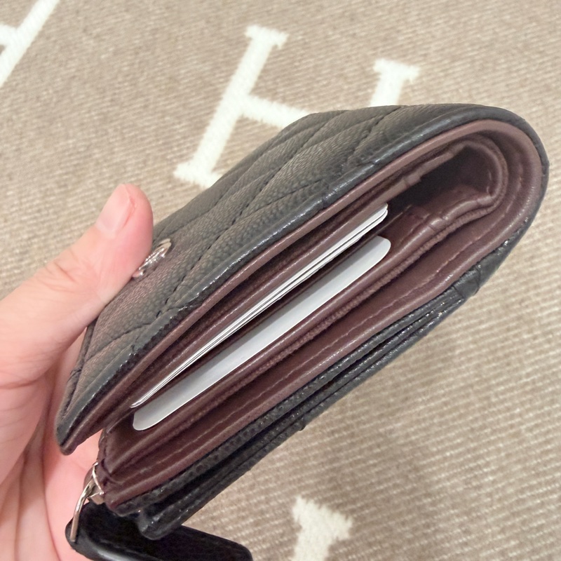 ❤️Chanel ❤️香奈兒很好用的短夾 黑銀魚子醬皮❤️-8