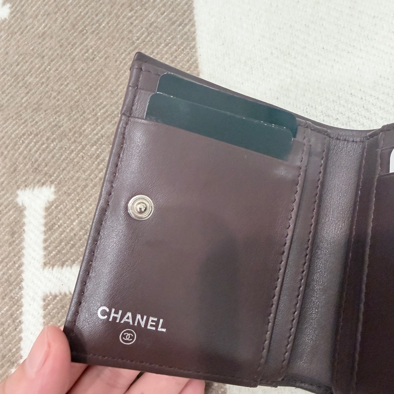 ❤️Chanel ❤️香奈兒很好用的短夾 黑銀魚子醬皮❤️-12