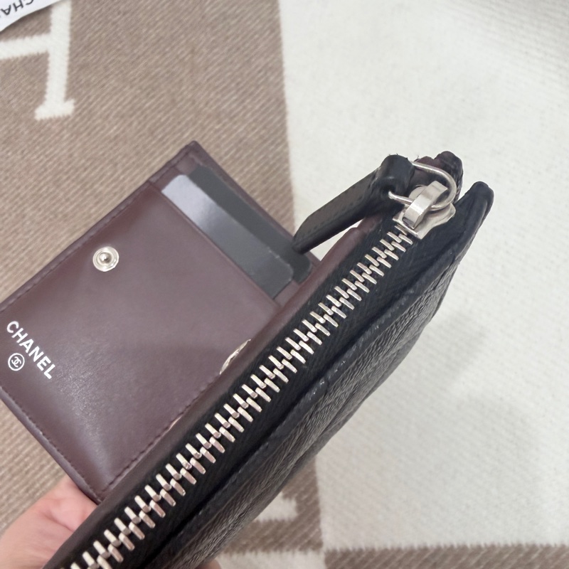 ❤️Chanel ❤️香奈兒很好用的短夾 黑銀魚子醬皮❤️-25