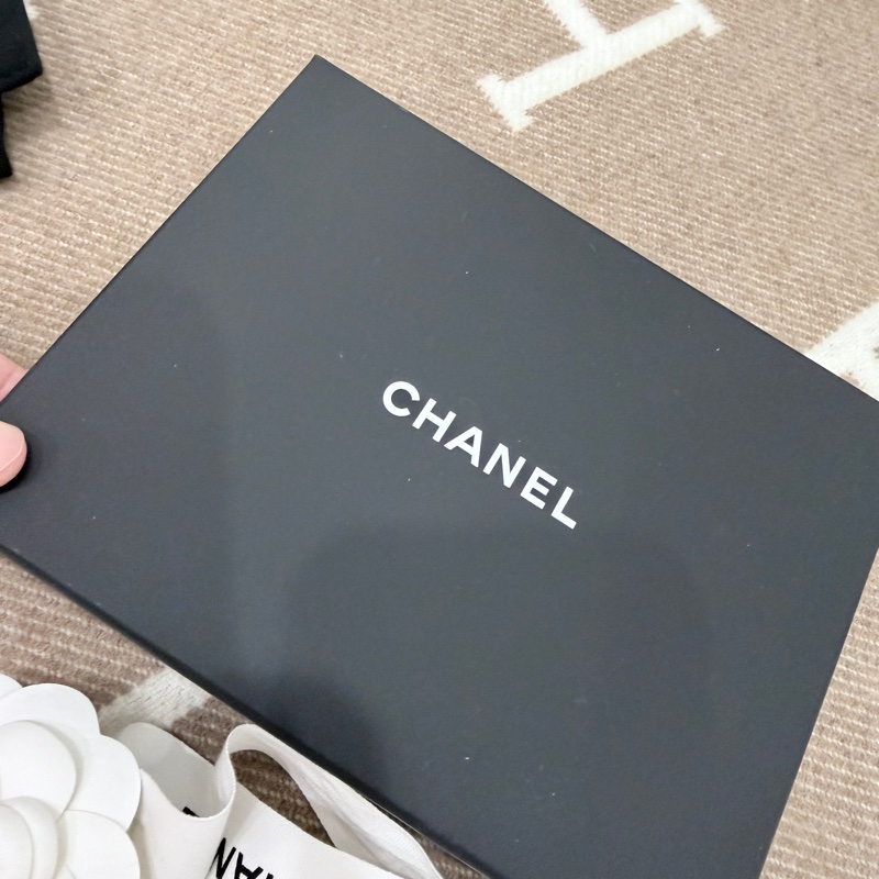 ❤️Chanel ❤️香奈兒很好用的短夾 黑銀魚子醬皮❤️-26