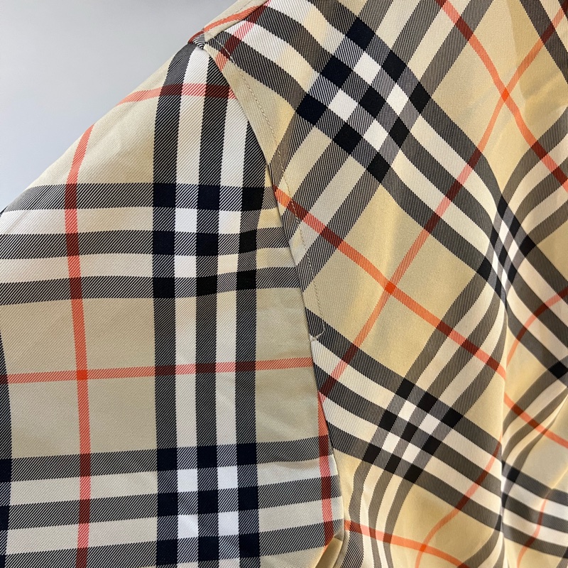 burberry巴宝莉新款卡其斜格纹双面夹克拉链连帽外套      os宽松版型，带吊牌，男女同款都可以穿，卡其格纹夹克，双面穿面料特别好-4