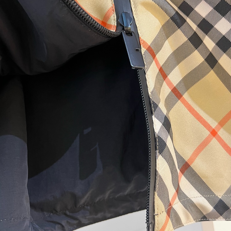 burberry巴宝莉新款卡其斜格纹双面夹克拉链连帽外套      os宽松版型，带吊牌，男女同款都可以穿，卡其格纹夹克，双面穿面料特别好-5