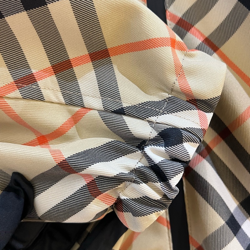 burberry巴宝莉新款卡其斜格纹双面夹克拉链连帽外套      os宽松版型，带吊牌，男女同款都可以穿，卡其格纹夹克，双面穿面料特别好-6