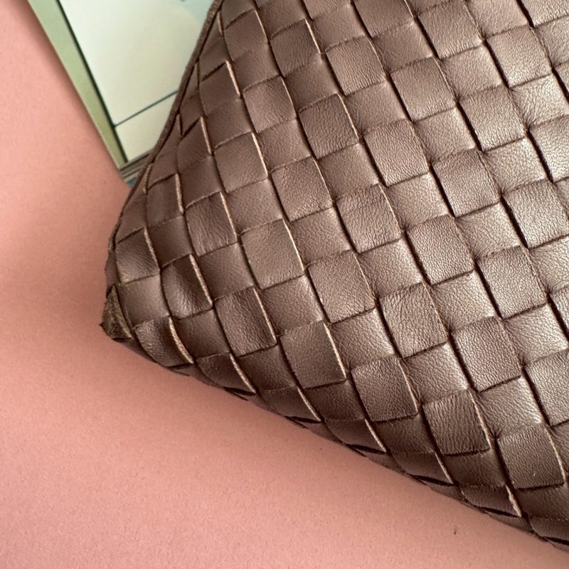 ✨不用兩萬 BV 藕紫色羊皮貝殼包 斜背包-20