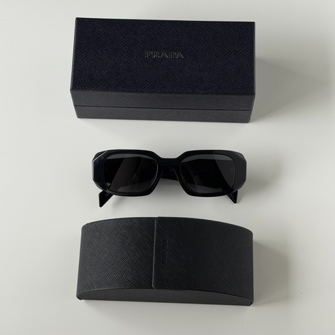 Prada 黑色墨鏡