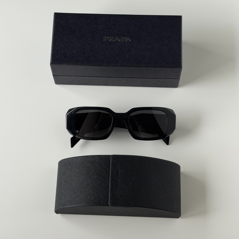 Prada 黑色墨鏡-0