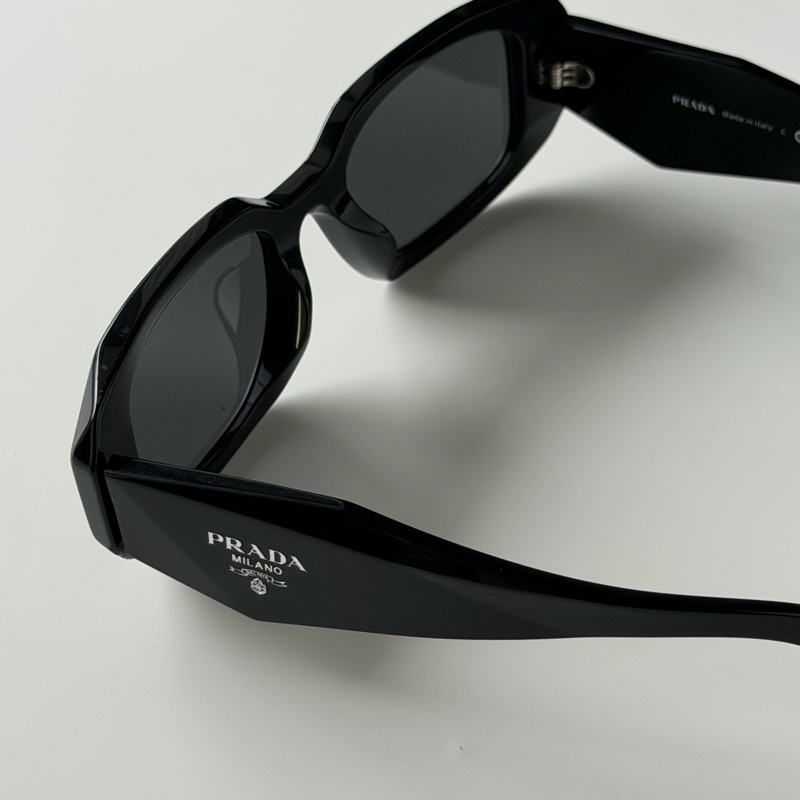 Prada 黑色墨鏡-1