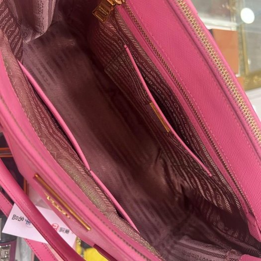 東區正精品㊣PRADA 粉紅色防刮牛皮三角牌殺手包兩用包大款 RZ4376-2