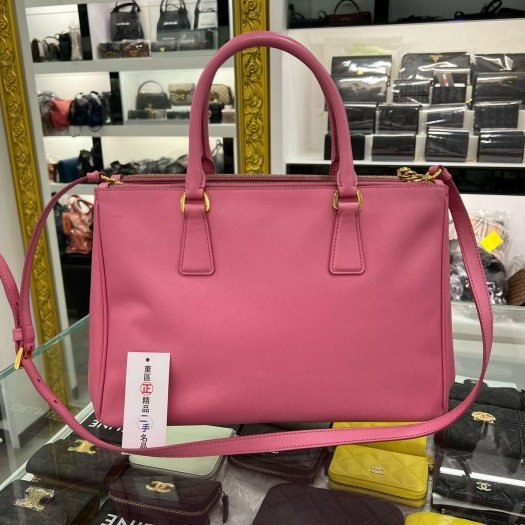 東區正精品㊣PRADA 粉紅色防刮牛皮三角牌殺手包兩用包大款 RZ4376-4