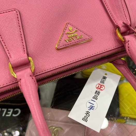 東區正精品㊣PRADA 粉紅色防刮牛皮三角牌殺手包兩用包大款 RZ4376-5
