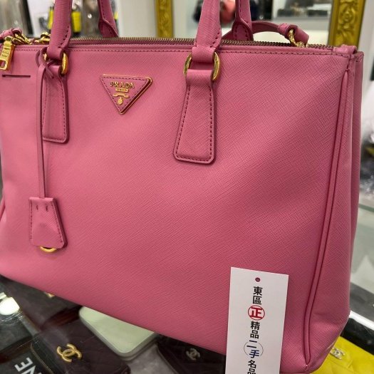 東區正精品㊣PRADA 粉紅色防刮牛皮三角牌殺手包兩用包大款 RZ4376-6