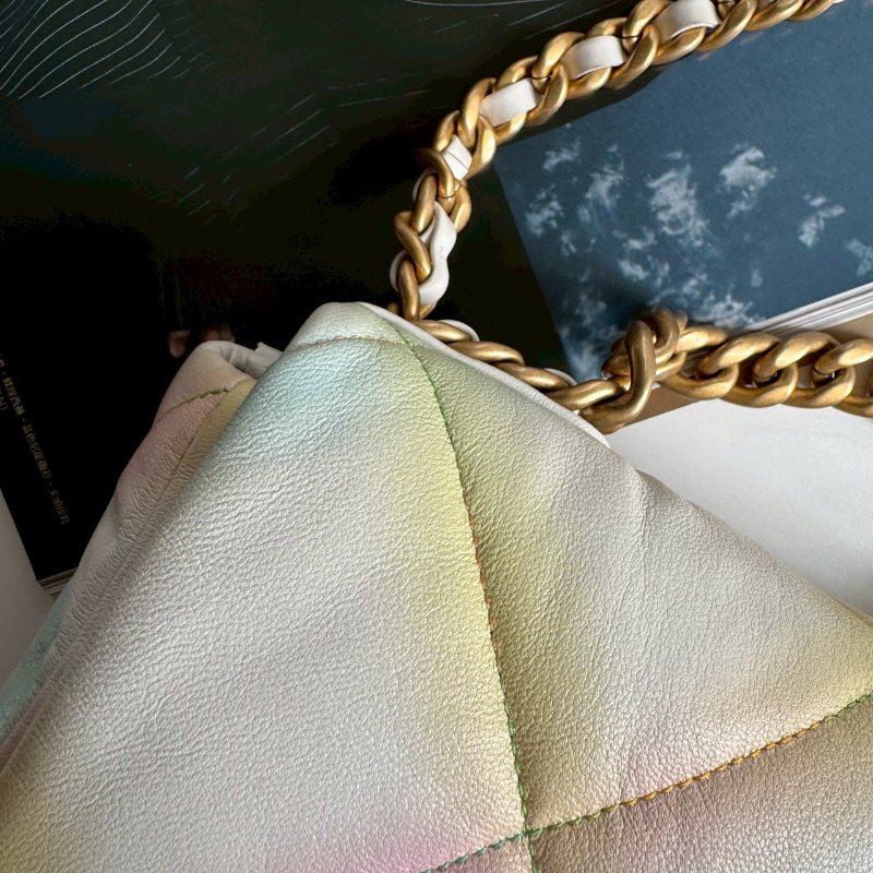 ❤️盒子 防塵都有 連20萬都不用 Chanel 白色幻彩羊皮19-2