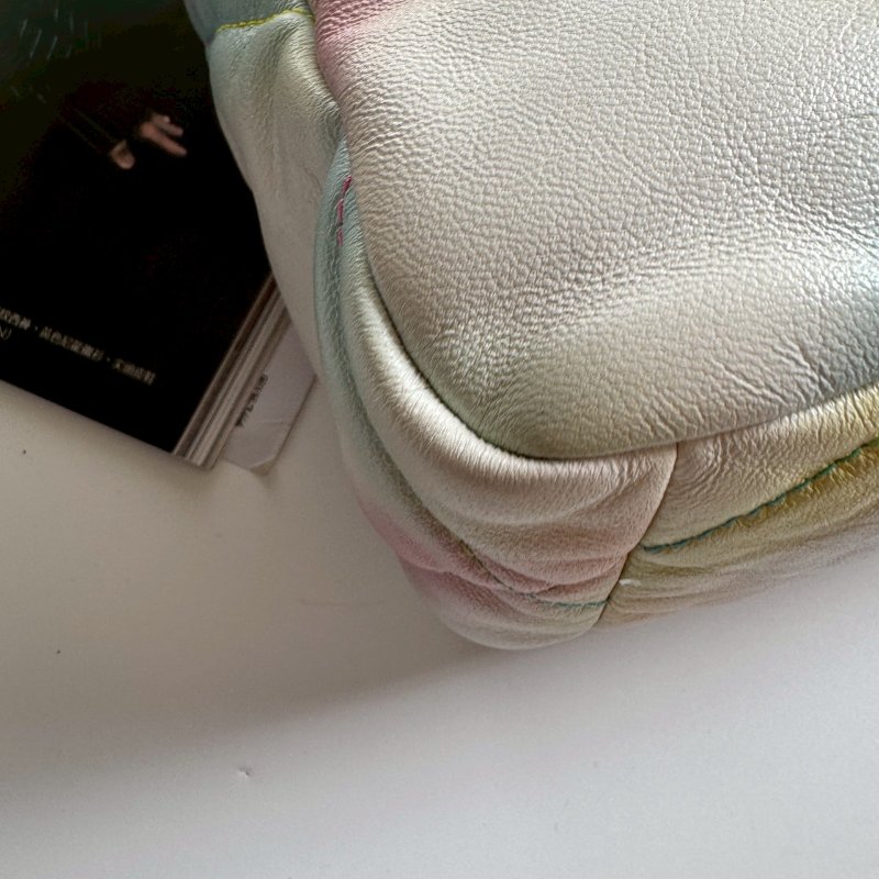 ❤️盒子 防塵都有 連20萬都不用 Chanel 白色幻彩羊皮19-4