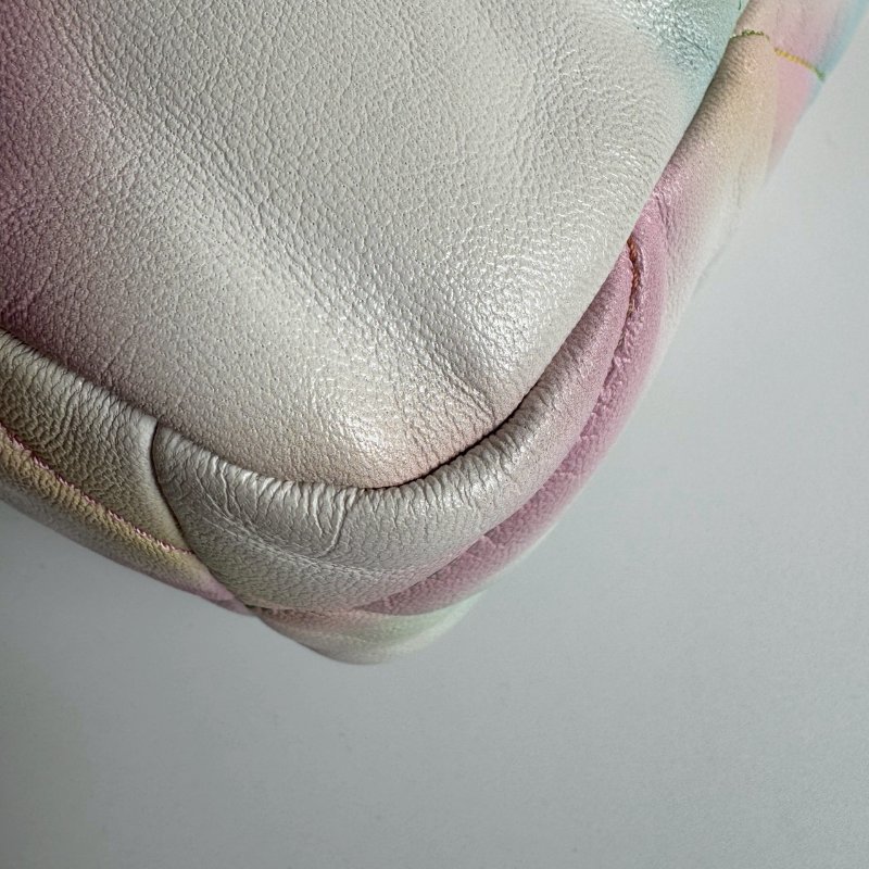 ❤️盒子 防塵都有 連20萬都不用 Chanel 白色幻彩羊皮19-5