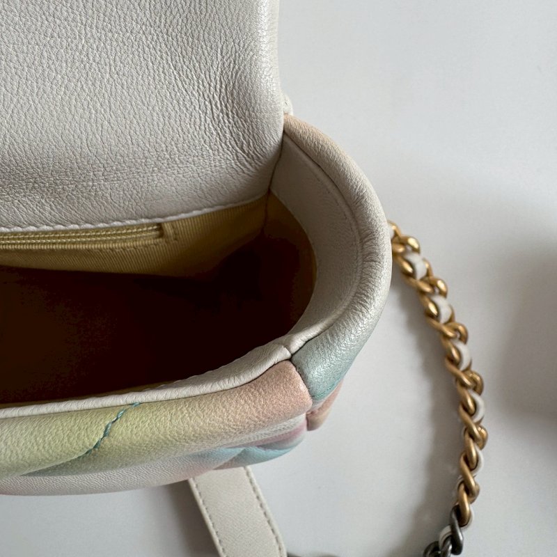 ❤️盒子 防塵都有 連20萬都不用 Chanel 白色幻彩羊皮19-10