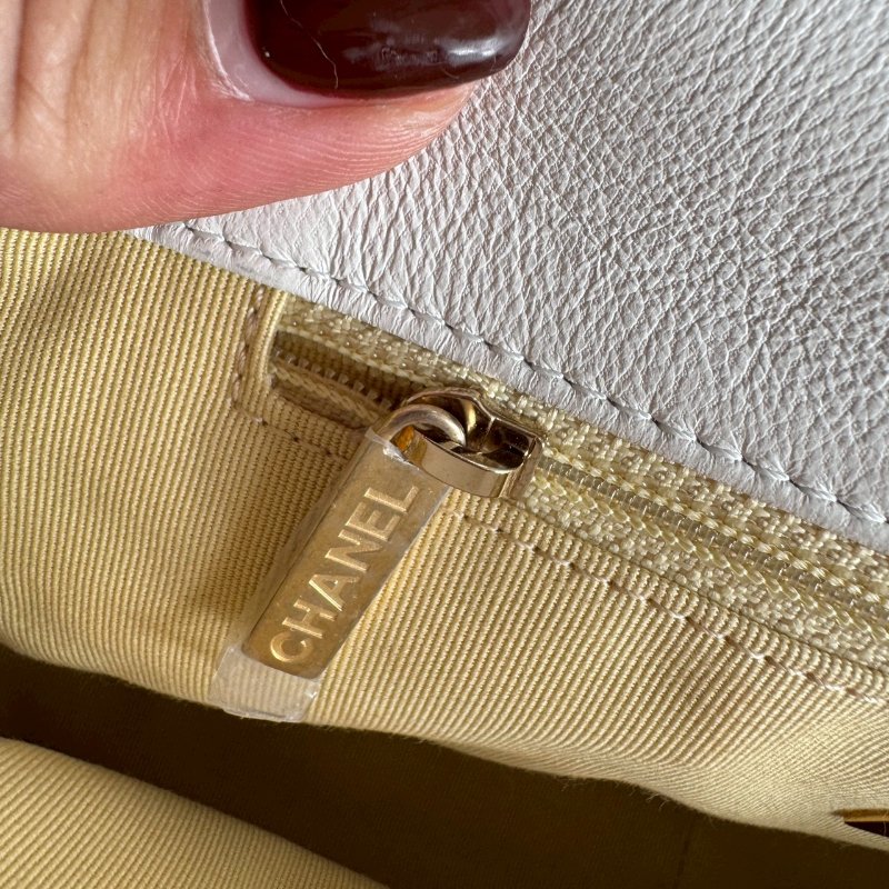 ❤️盒子 防塵都有 連20萬都不用 Chanel 白色幻彩羊皮19-12