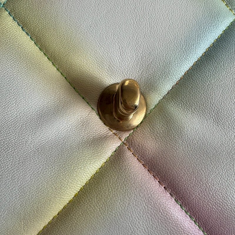 ❤️盒子 防塵都有 連20萬都不用 Chanel 白色幻彩羊皮19-14