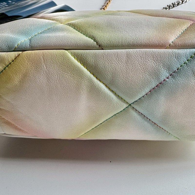 ❤️盒子 防塵都有 連20萬都不用 Chanel 白色幻彩羊皮19-16