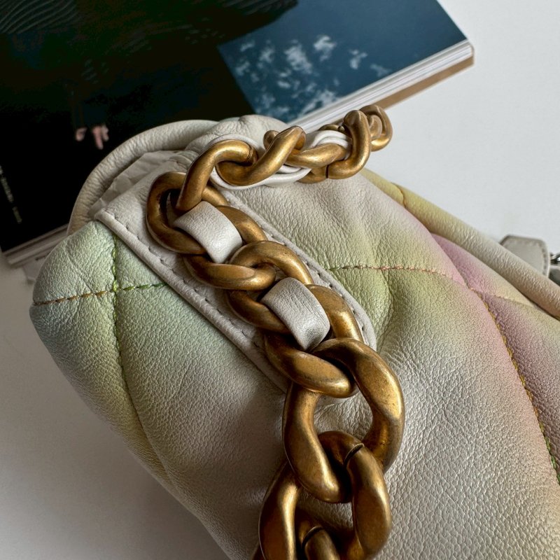 ❤️盒子 防塵都有 連20萬都不用 Chanel 白色幻彩羊皮19-18