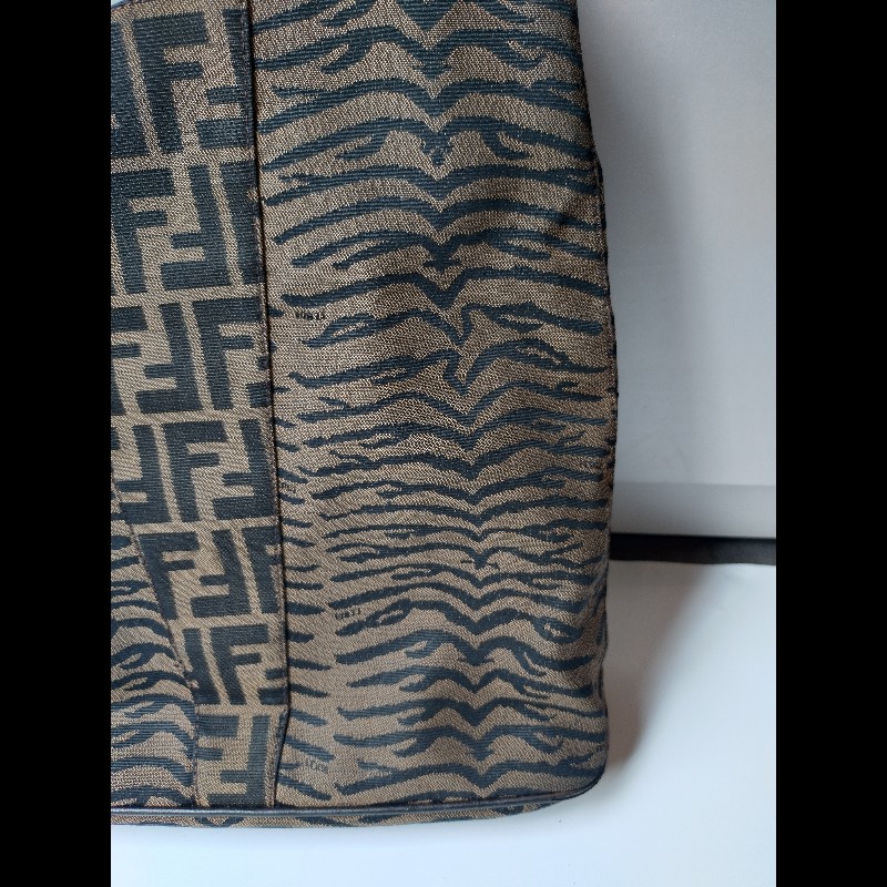 Fendi 咖把動物紋FF布直式托特包-9