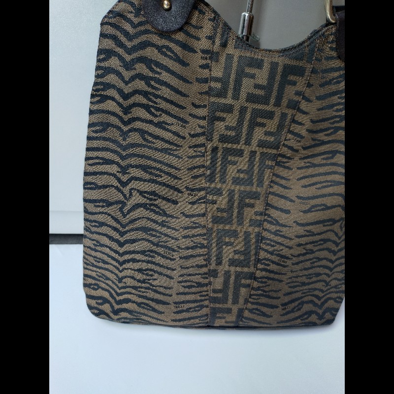 Fendi 咖把動物紋FF布直式托特包-11