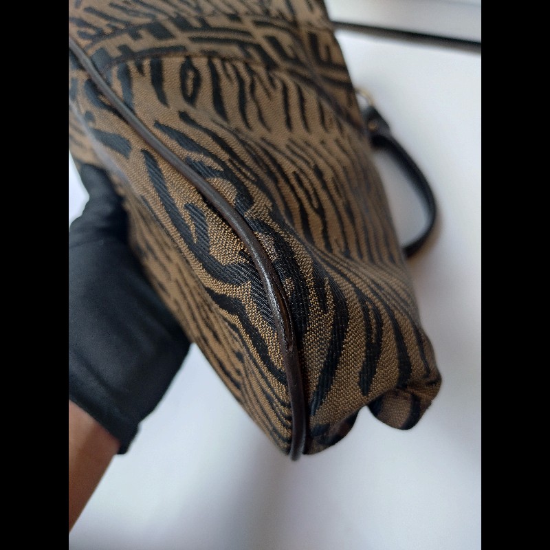 Fendi 咖把動物紋FF布直式托特包-15