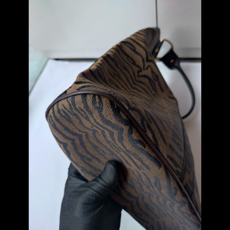 Fendi 咖把動物紋FF布直式托特包-17