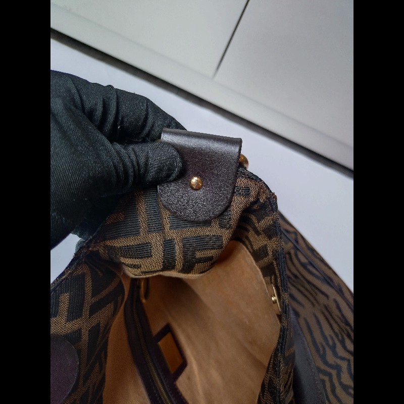 Fendi 咖把動物紋FF布直式托特包-35