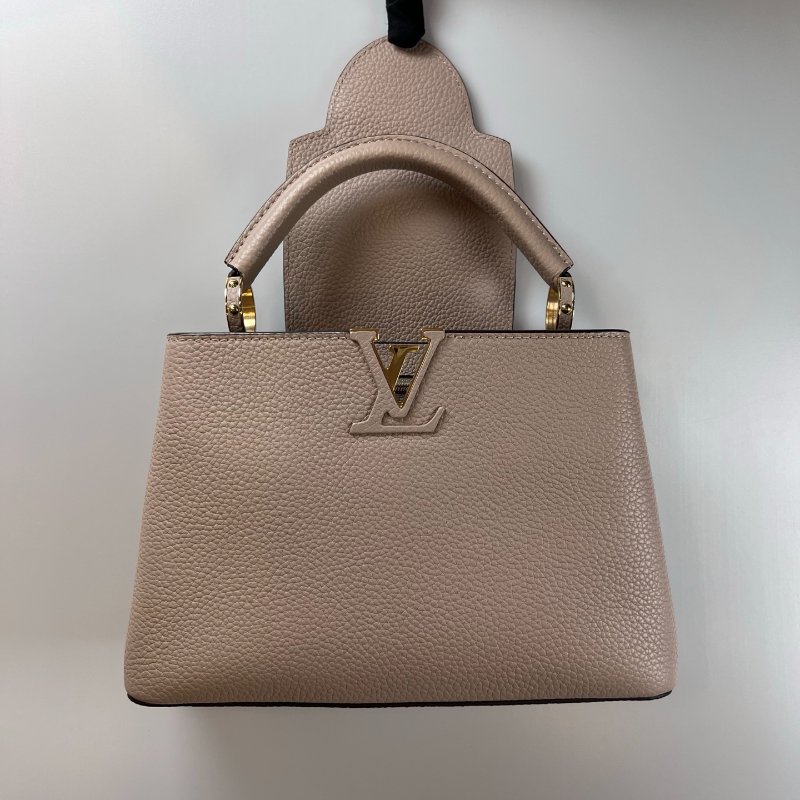 LV M24736/晶片款  斑鳩灰Capucines BB肩背包-5