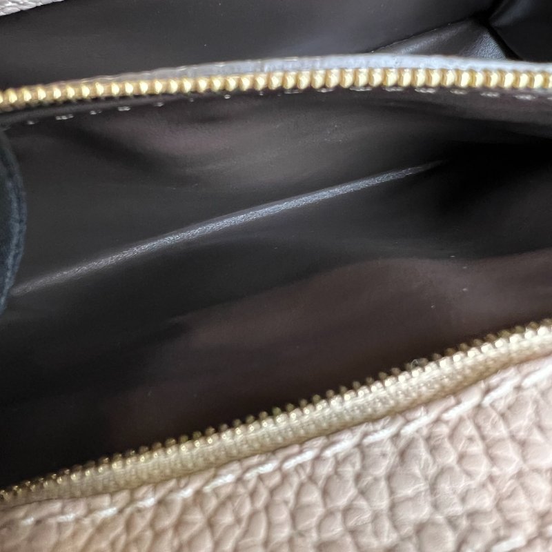 LV M24736/晶片款  斑鳩灰Capucines BB肩背包-7