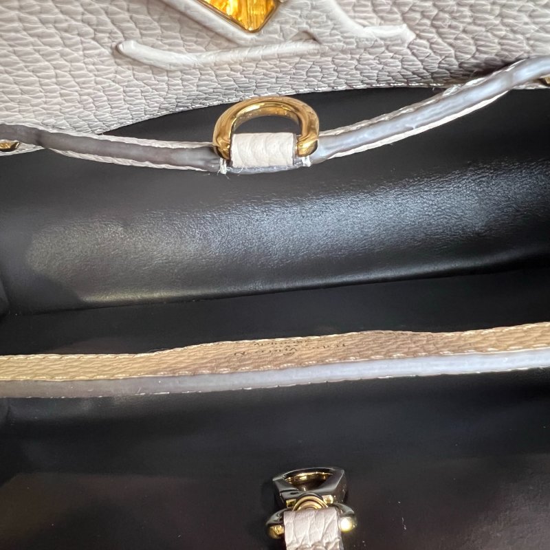 LV M24736/晶片款  斑鳩灰Capucines BB肩背包-8