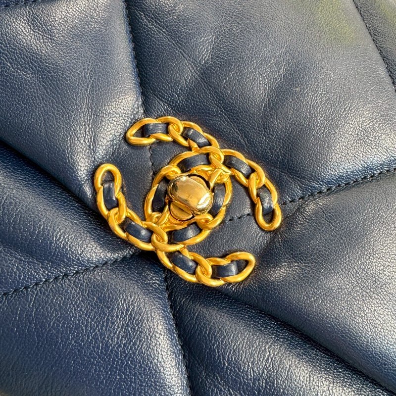 ‼️9成新 Chanel 深藍色羊皮19金釦手提肩背包-2