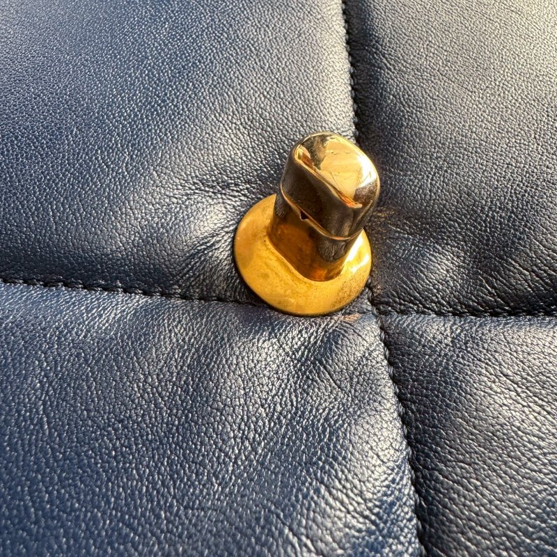 ‼️9成新 Chanel 深藍色羊皮19金釦手提肩背包-8