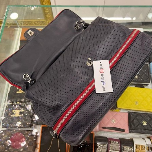 東區正精品㊣CHANEL A37578 香奈兒深藍色洞洞全皮拼紅色拉鍊銀鍊肩背包 RZ4367-4
