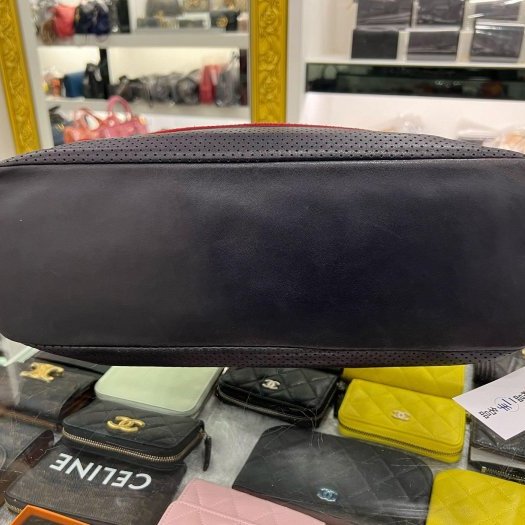 東區正精品㊣CHANEL A37578 香奈兒深藍色洞洞全皮拼紅色拉鍊銀鍊肩背包 RZ4367-9