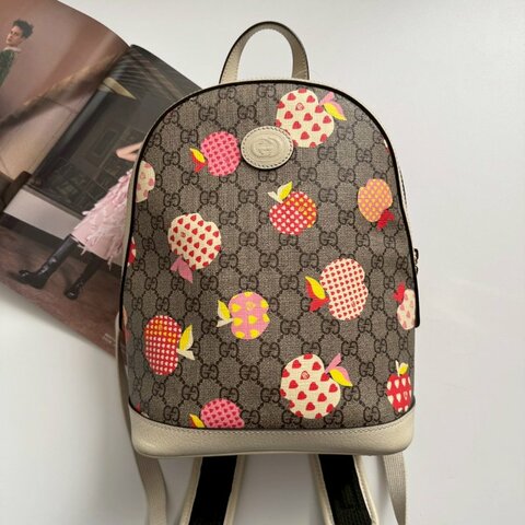 😍小朋友的禮物 GUCCI 紅蘋果米白後背包
