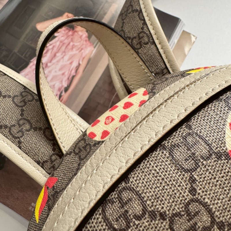 😍小朋友的禮物 GUCCI 紅蘋果米白後背包-11