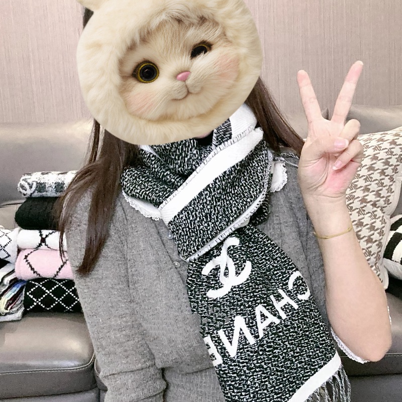 Chanel 全新- 黑灰麻花紋圍巾®️經典字母Mark-3