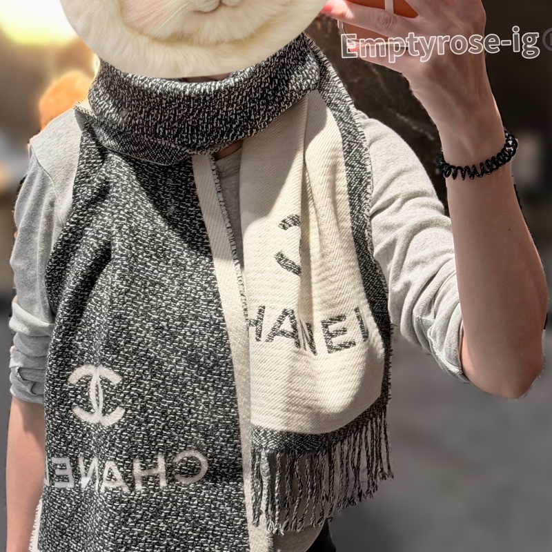 Chanel 全新- 黑灰麻花紋圍巾®️經典字母Mark-4