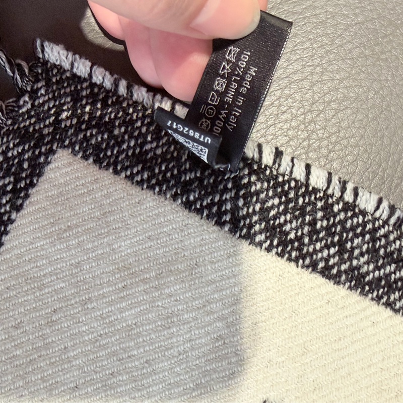 Chanel 全新- 黑灰麻花紋圍巾®️經典字母Mark-6