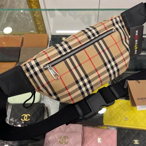 東區正精品㊣BURBERRY 80104301 全新經典格紋尼龍拉鍊胸口包腰包 RA1636-5