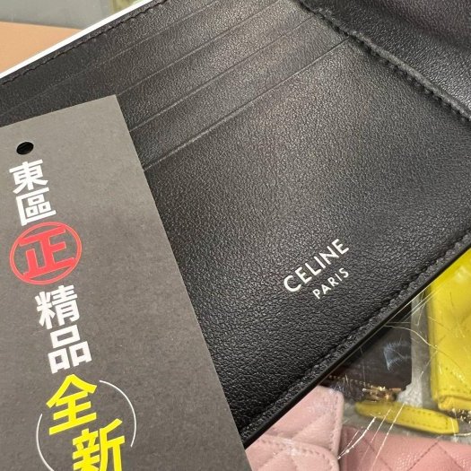 東區正精品㊣CELINE 10C873DME 全新黑色全皮白字LOGO 卡片零錢袋對開短夾RZ4351-4