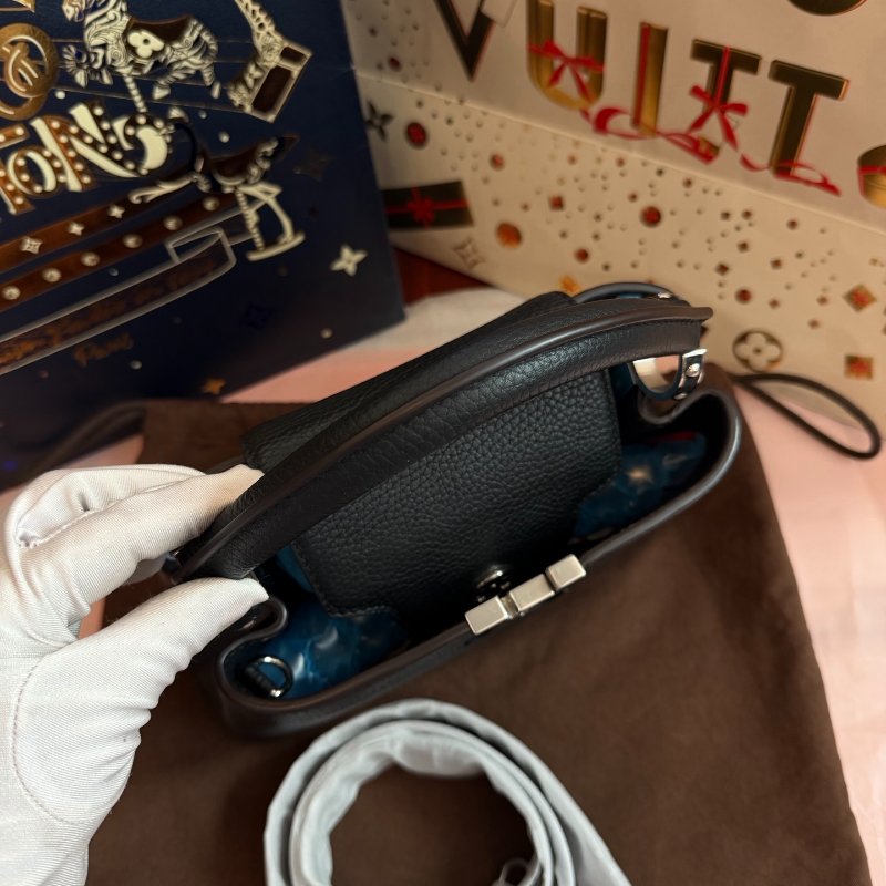 近新品 路易威登/Louis Vuitton 黑銀牛皮CAPUCINES BB 手提包-3