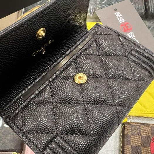 東區正精品㊣CHANEL BOY A80603 全新香奈兒黑色荔枝皮牛皮金釦釦子卡片夾零錢包 RZ4646-1