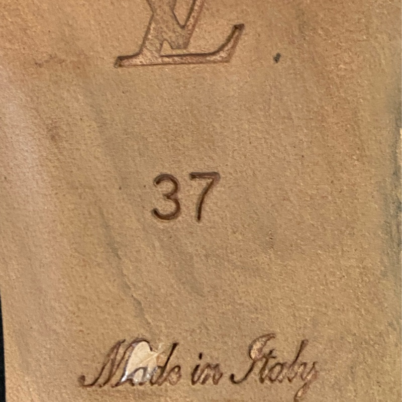 Louis Vuitton Flats EU 37-12